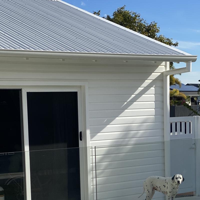 Adrian from Burliegh Waters, QLD loves COLORBOND® steel. Coastal themed home Roofing, Guttering & Fascia made from COLORBOND® steel in colours Surfmist® and Paperbark®