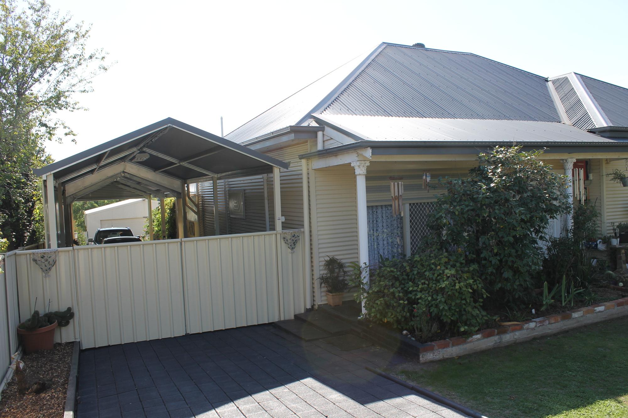 Anthony from Castlemaine, VIC loves COLORBOND® steel. Roofing, Guttering & Fascia, Garage Doors, Walling, Fencing, Sheds, Patio & Pergola made from COLORBOND® steel in colour Classic Cream™, Woodland Grey® and Basalt® Matt