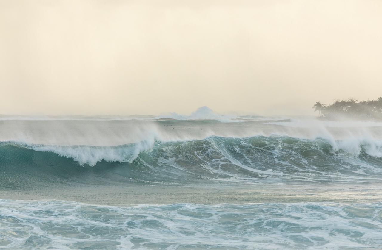 COLORBOND® steel in the colour Windspray®. Large waves at the beach.