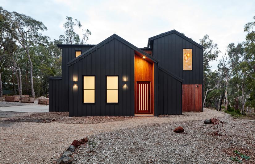 Double Happiness' by Glow Design Group. COLORBOND® steel Monument® Matt in the profiles LYSAGHT KLIP-LOK® (roofing) and LONGLINE 305® (cladding). Photo by: Jack Lovell. Designed by: Glow Design Group