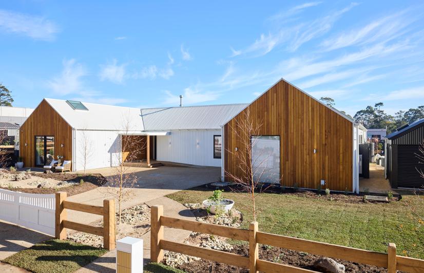 The Block House 3 Front Yard