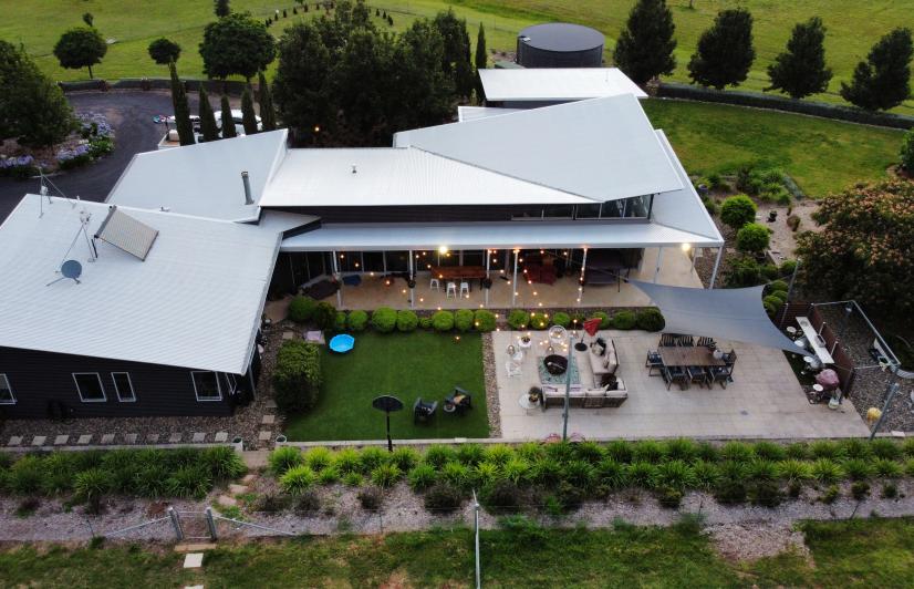 Residence in Armidale, NSW uses roofing made from COLORBOND® steel