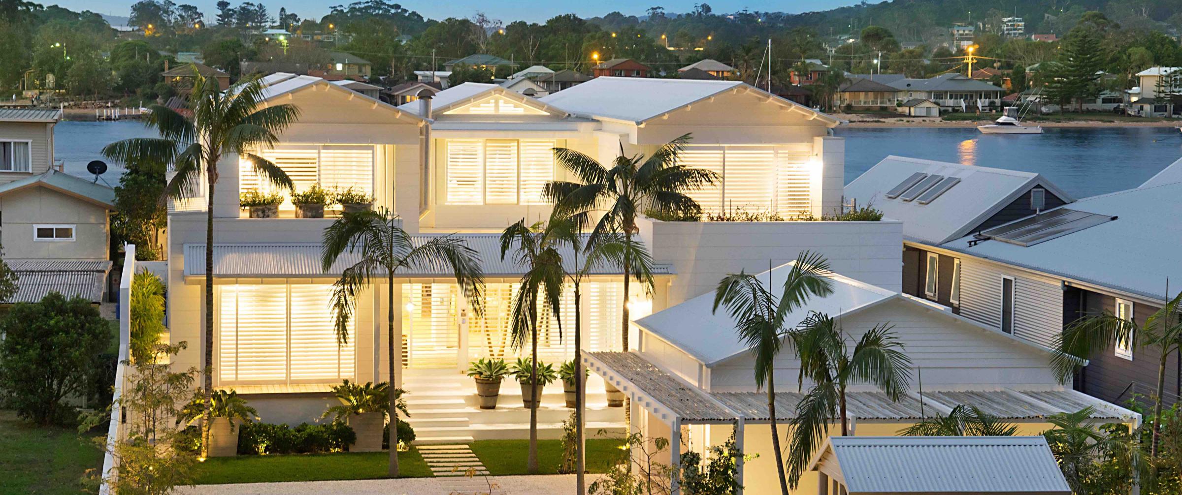 HIA "House of the Year" 2018. COLORBOND® Ultra steel roof in the colour Surfmist®. Photography: Castle and Beatty Architectural Photography. Architect: JPR Architects (now Cottee Parker JPRA). Builder: Construct Central Coast. Profile: Lysaght CUSTOM ORB®