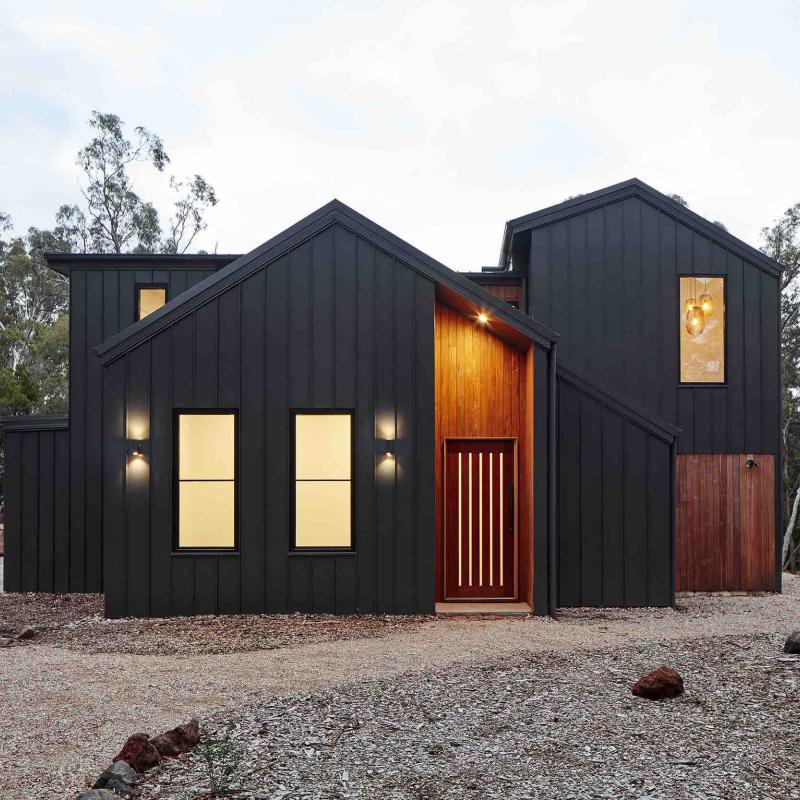 COLORBOND® steel Monument® Matt in the profiles LYSAGHT KLIP-LOK® (roofing) and LONGLINE 305® (cladding).