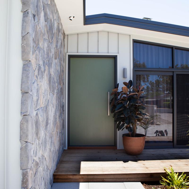 Simon and Ash Vos selected COLORBOND® steel Matt in the colour Shale Grey® for their Palm Springs inspired home.