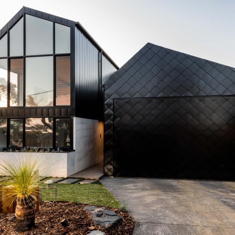COLORBOND® steel Night Sky® cladding and roofing. An interlocking profile was used for all exterior vertical wall surfaces. The roofing profile is LYSAGHT CUSTOM ORB® and custom shingles were applied on the garage.