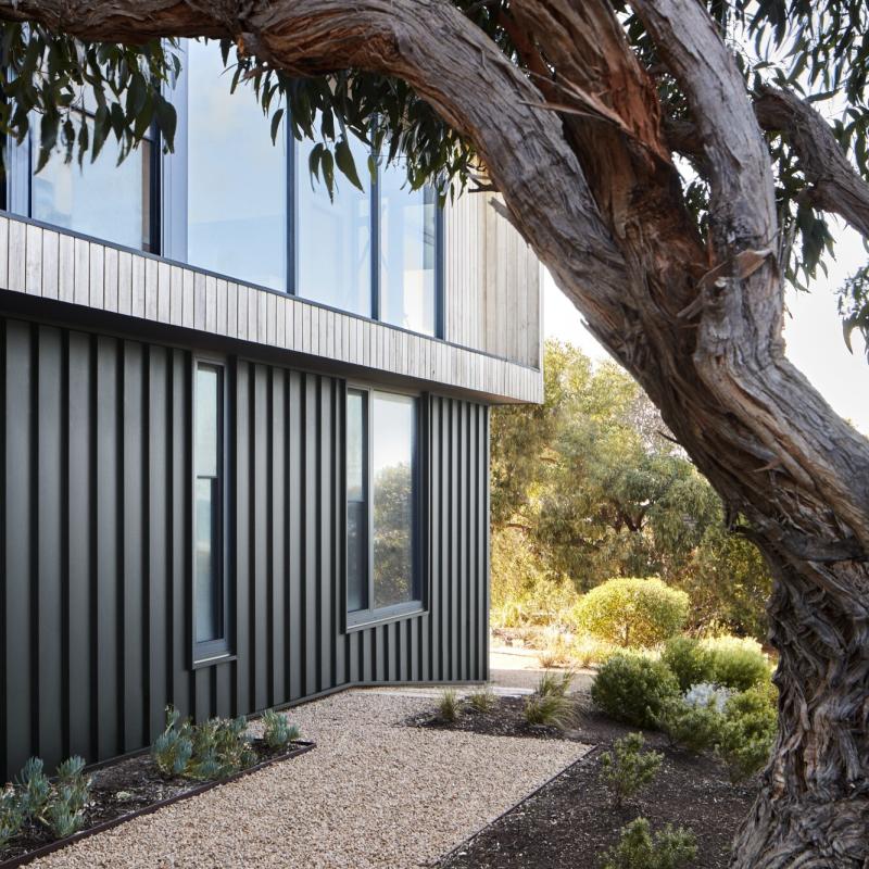 COLORBOND® steel Monument® Matt roofing and cladding. Architect: ITN Architects. Photo by Aidan Halloran. Builder: DBS Homes