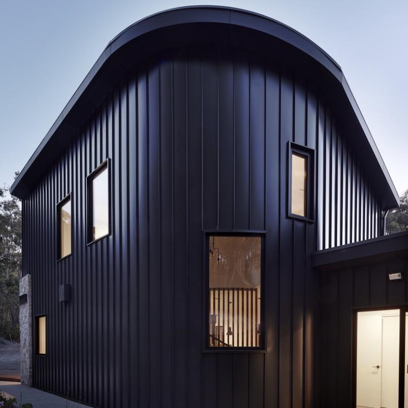 COLORBOND® steel Monument® cladding in the profile Stratco Hiland Tray 380.