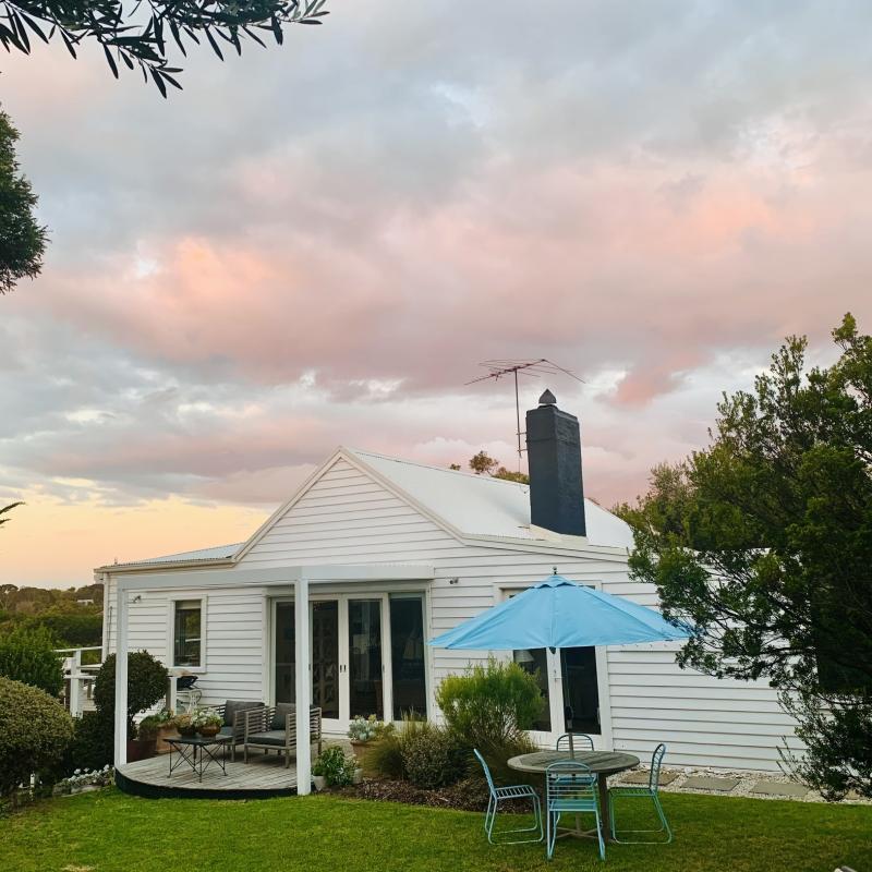 Nicole from Portsea, VIC loves COLORBOND® steel. Roofing, Guttering & Fascia made from COLORBOND® steel in colours Surfmist® and Surfmist® Matt