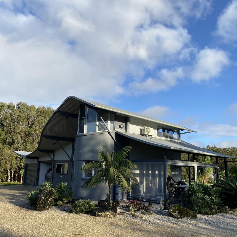 Tom from Byron Bay, NSW loves COLORBOND® steel, Roofing, Guttering & Fascia, Garage Doors, Walling, Fencing made from COLORBOND® steel in colours Shale Grey®, Surfmist® and Windspray®