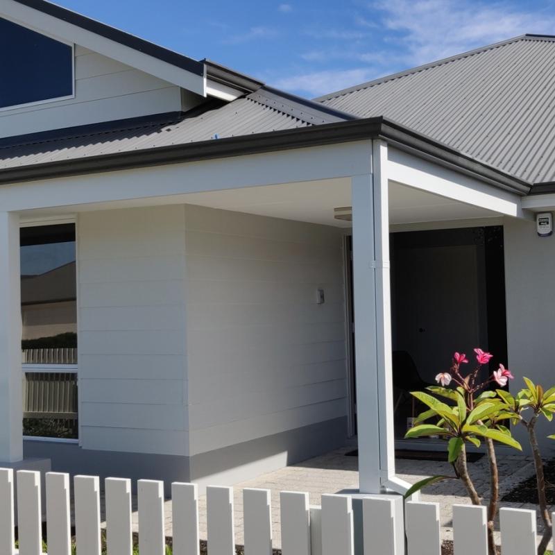 Aaron from Piara Waters, WA loves COLORBOND® steel. Roofing, Guttering & Fascia, Garage Doors made from COLORBOND® steel in colours Woodland Grey® and Surfmist®