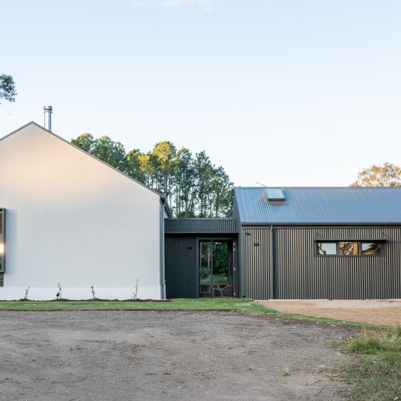 Dominic from Glenview, QLD loves COLORBOND® steel. Roofing, Guttering & Fascia, Garage Doors, Walling made from COLORBOND® steel in colour Woodland Grey® and Monument® Matt
