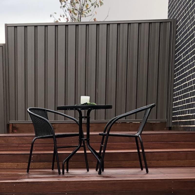 Kiran from Moncrieff, ACT loves COLORBOND® steel. Fencing made from COLORBOND® steel in the colour Jasper®