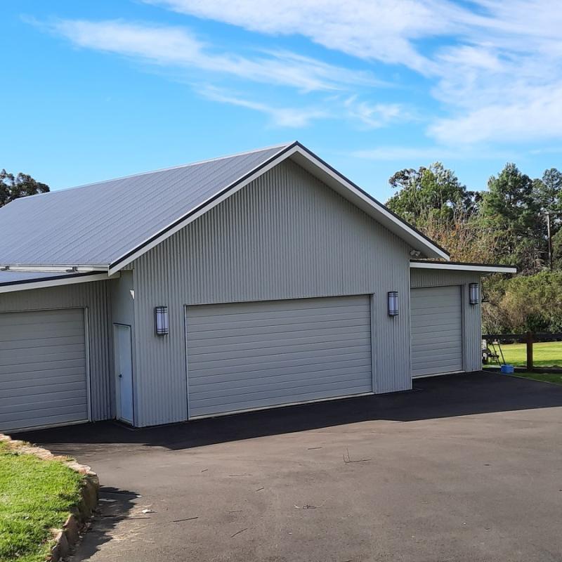 Caroline from Arcadia, NSW loves COLORBOND® steel Roofing, Guttering & Fascia, Garage Doors, Walling in colours Ironstone® Shale Grey® and Surfmist®
