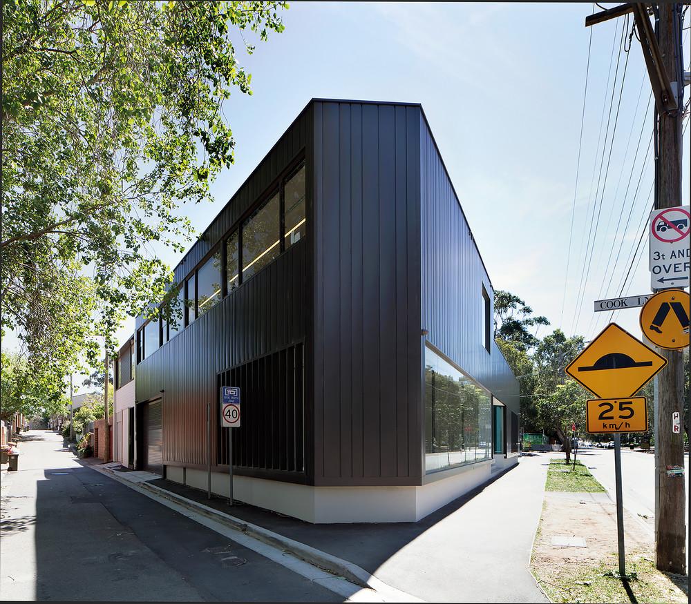 COLORBOND® steel Surfmist® and Monument® in a LYSAGHT profile.
