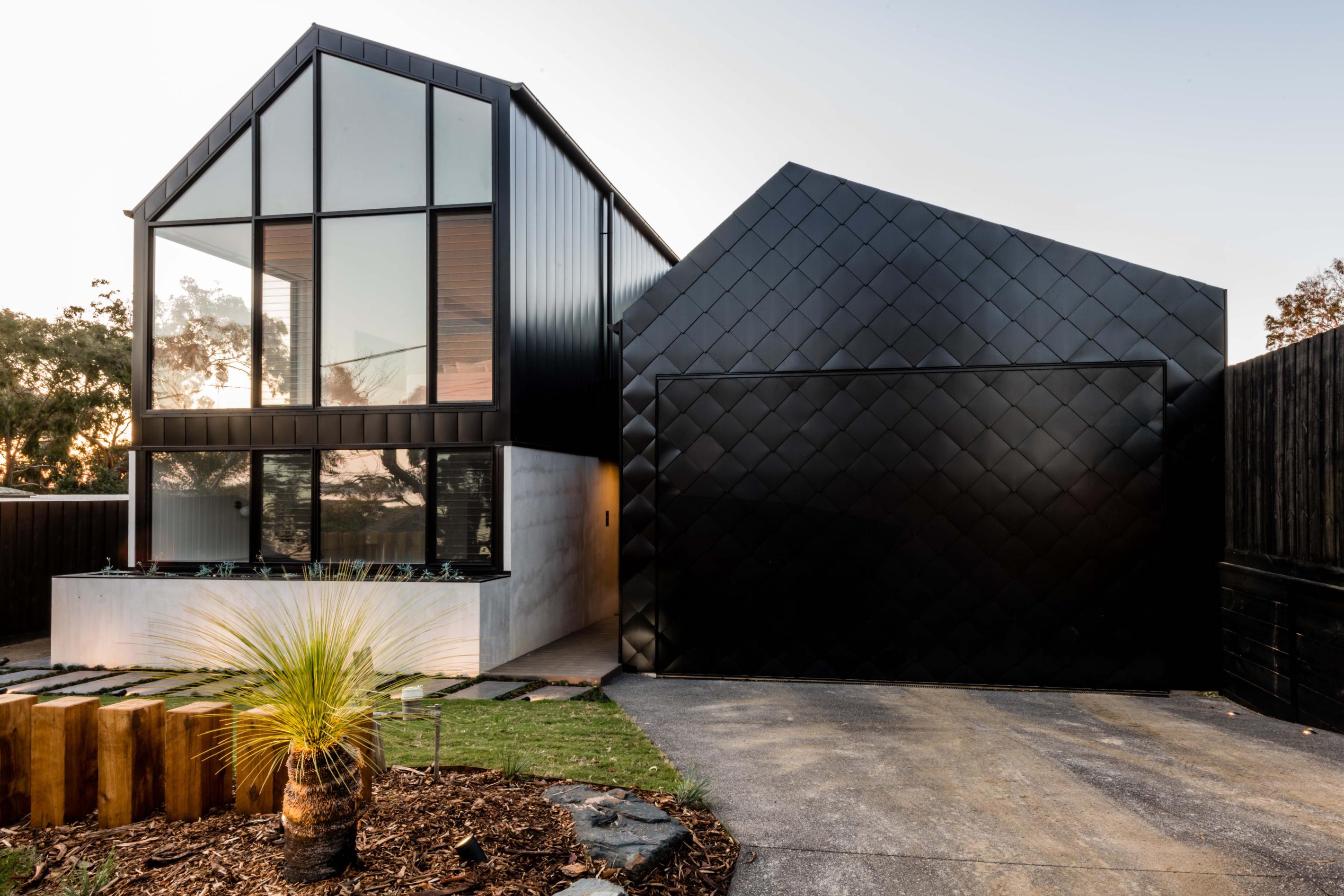 COLORBOND® steel Night Sky® cladding and roofing. An interlocking profile was used for all exterior vertical wall surfaces. The roofing profile is LYSAGHT CUSTOM ORB® and custom shingles were applied on the garage.