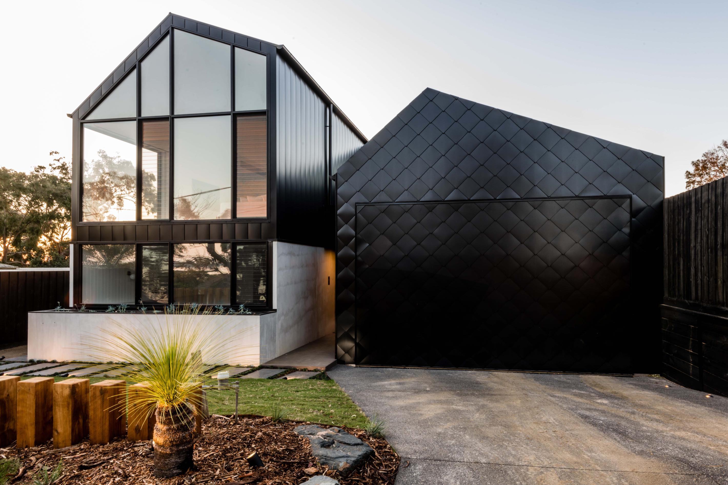 COLORBOND® steel Night Sky® cladding and roofing. An interlocking profile was used for all exterior vertical wall surfaces. The roofing profile is LYSAGHT CUSTOM ORB® and custom shingles were applied on the garage. 