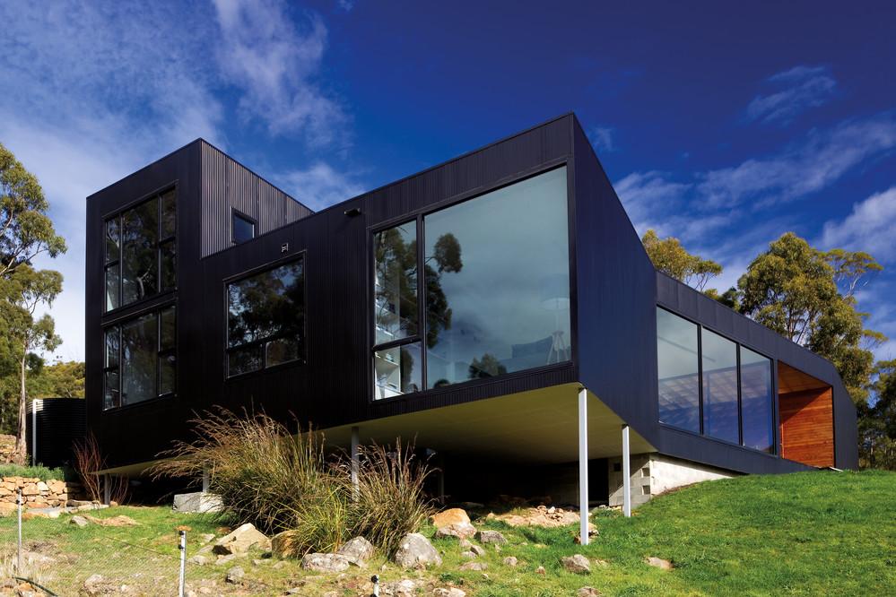 Residential house in Allens Rivulet, Tasmania. Cladding: LYSAGHT PANELRIB profile made from COLORBOND® steel in the colour Night Sky®. Room11 Architects