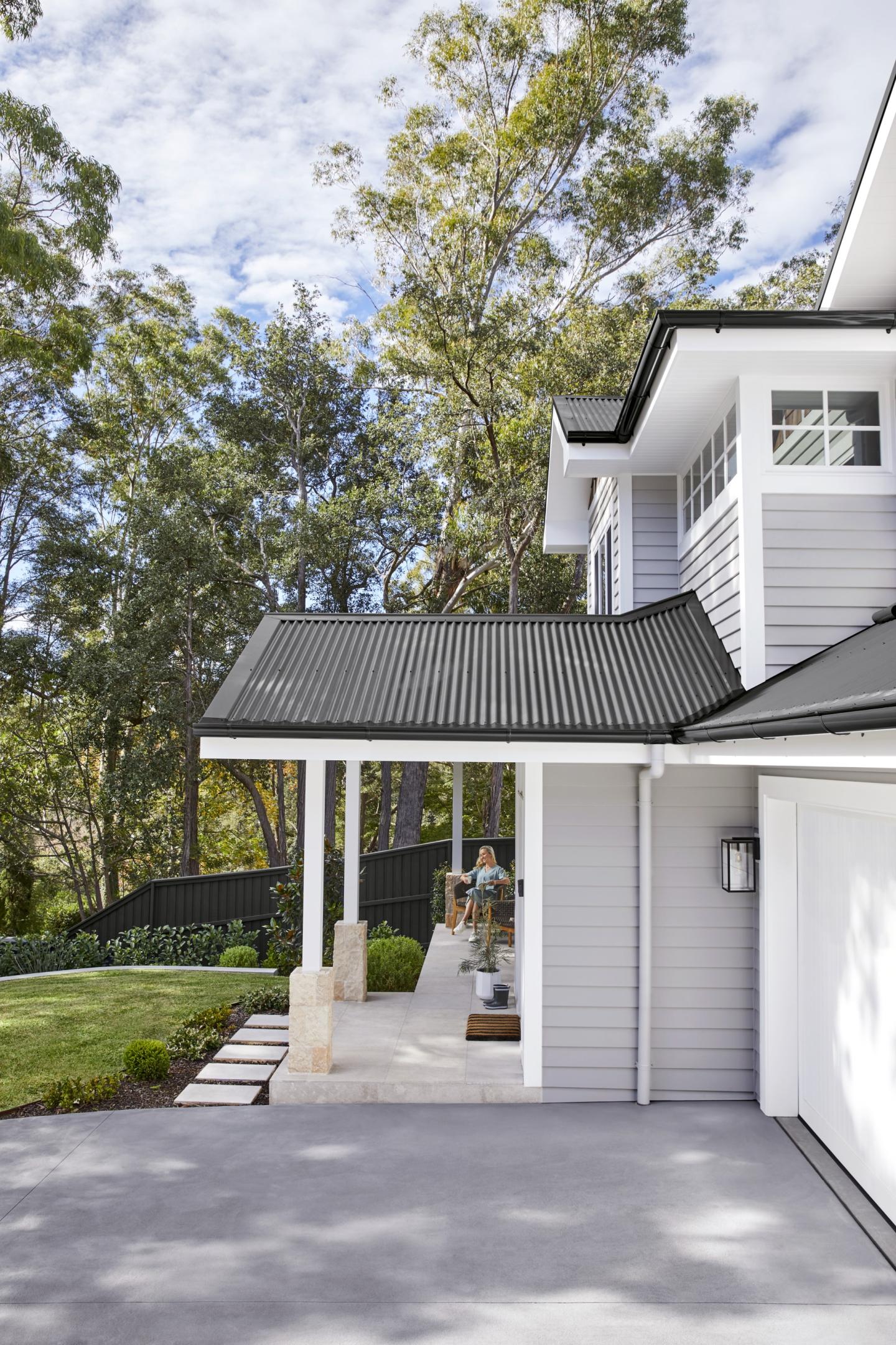 Woodland top grey paint