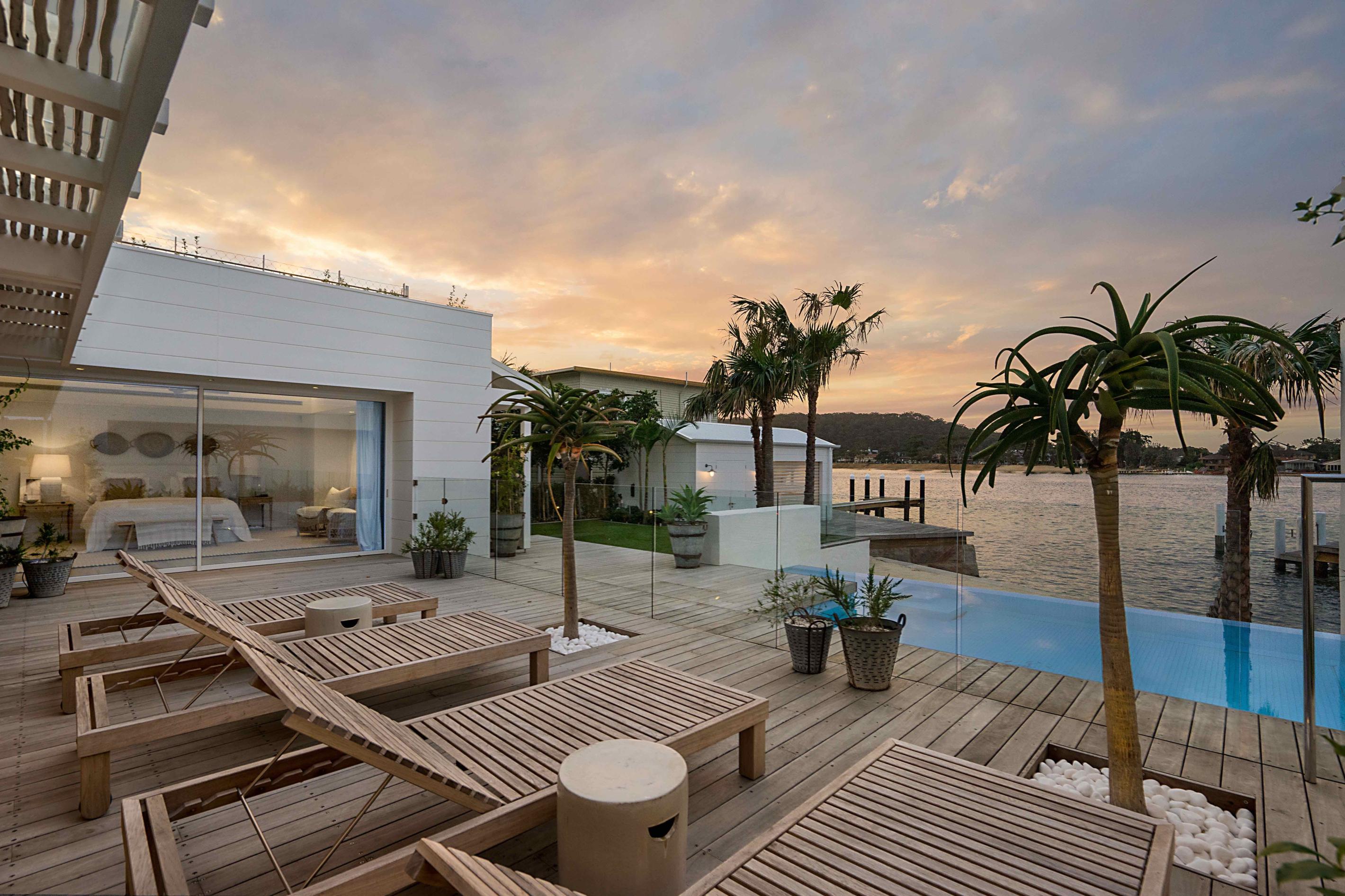 HIA "House of the Year" 2018. COLORBOND® Ultra steel roof in the colour Surfmist®. Photography: Castle and Beatty Architectural Photography. Architect: JPR Architects (now Cottee Parker JPRA). Builder: Construct Central Coast. Profile: Lysaght CUSTOM ORB®