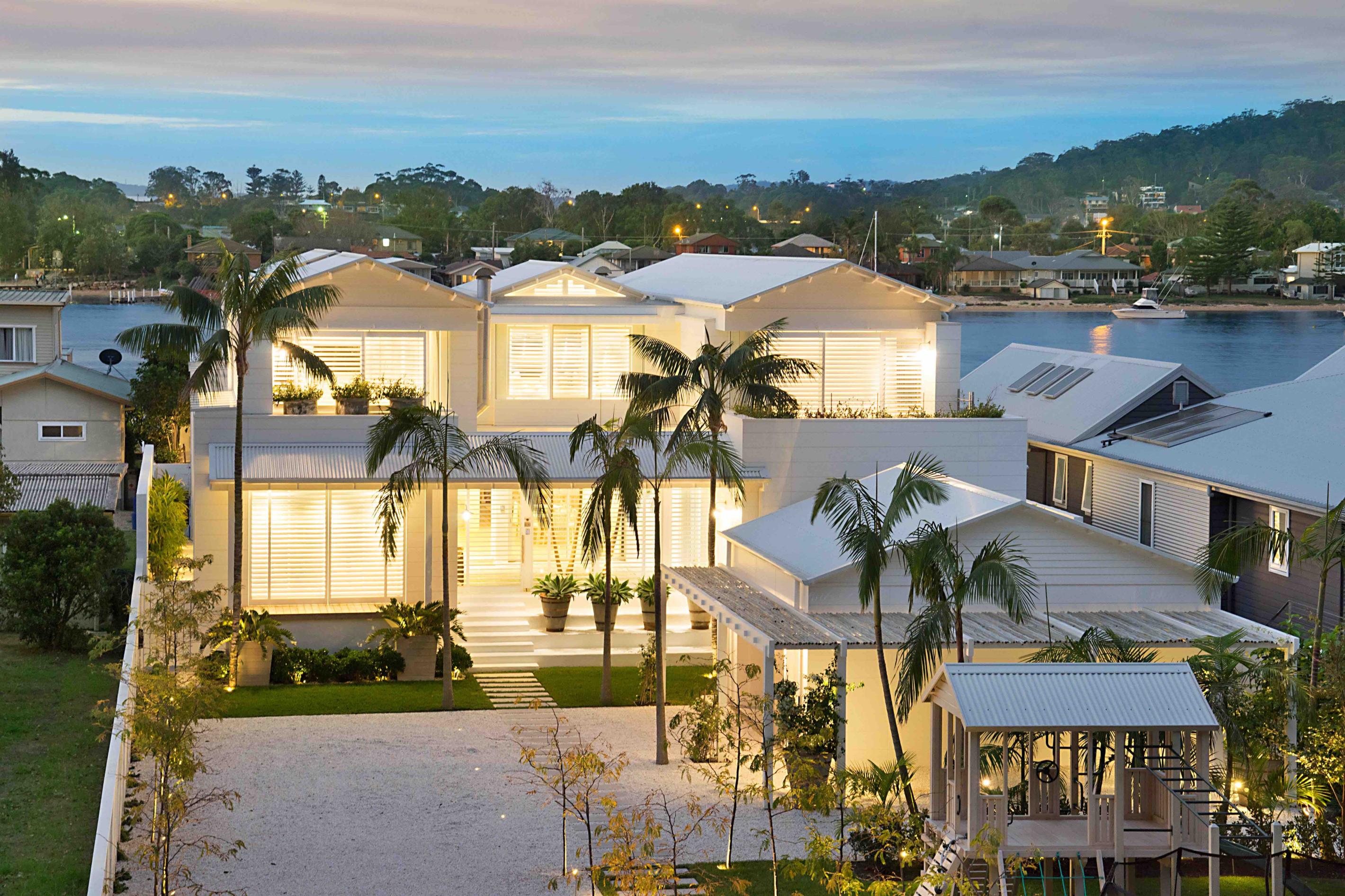 HIA "House of the Year" 2018. COLORBOND® Ultra steel roof in the colour Surfmist®. Photography: Castle and Beatty Architectural Photography. Architect: JPR Architects (now Cottee Parker JPRA). Builder: Construct Central Coast. Profile: Lysaght CUSTOM ORB®