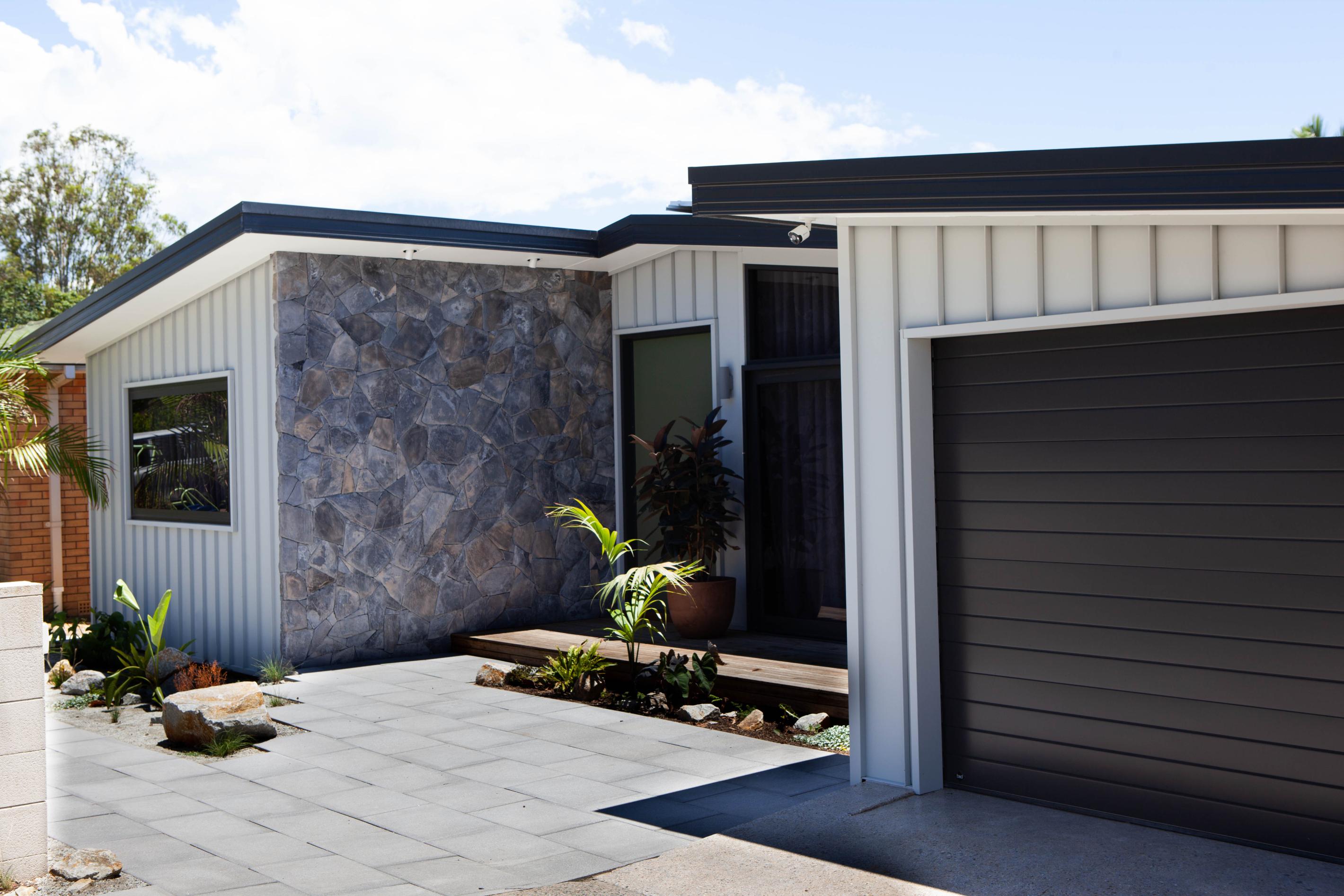 Simon and Ash Vos selected COLORBOND® steel Shale Grey™ in a Matt finish for their Palm Springs inspired home.
