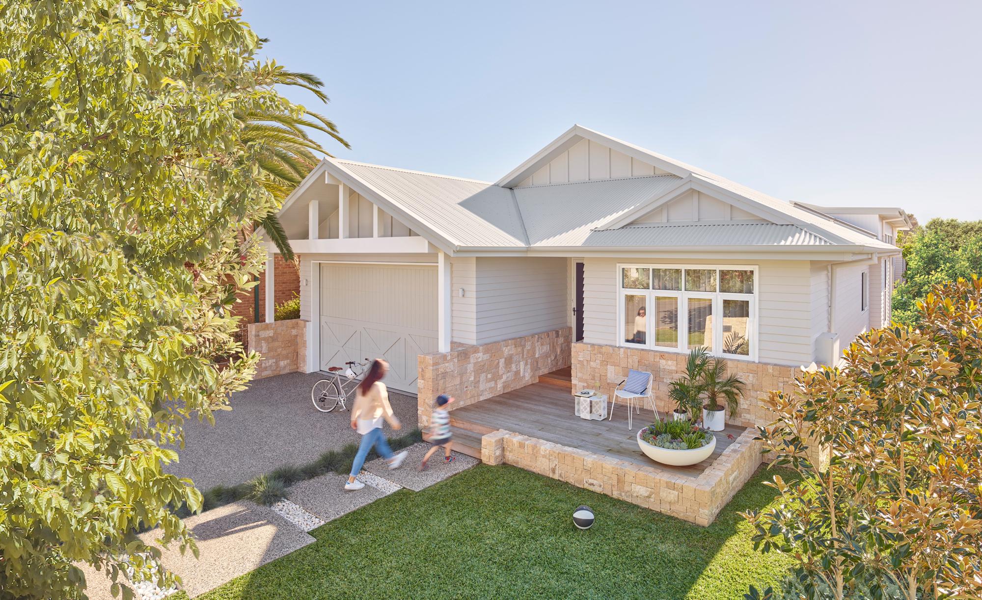 COLORBOND® steel Surfmist® Matt in LYSAGHT CUSTOM ORB® and KLIP-LOK® 700 profiles