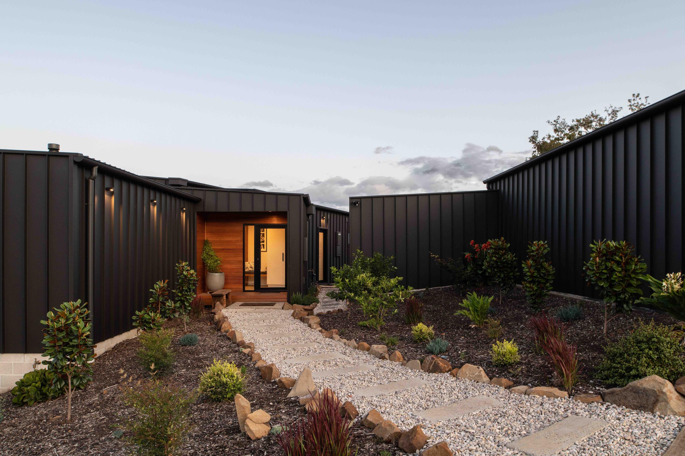 Jetty House' by Edwards + Simpson Architects. Cladding made from COLORBOND® steel in the colour Monument® Matt 