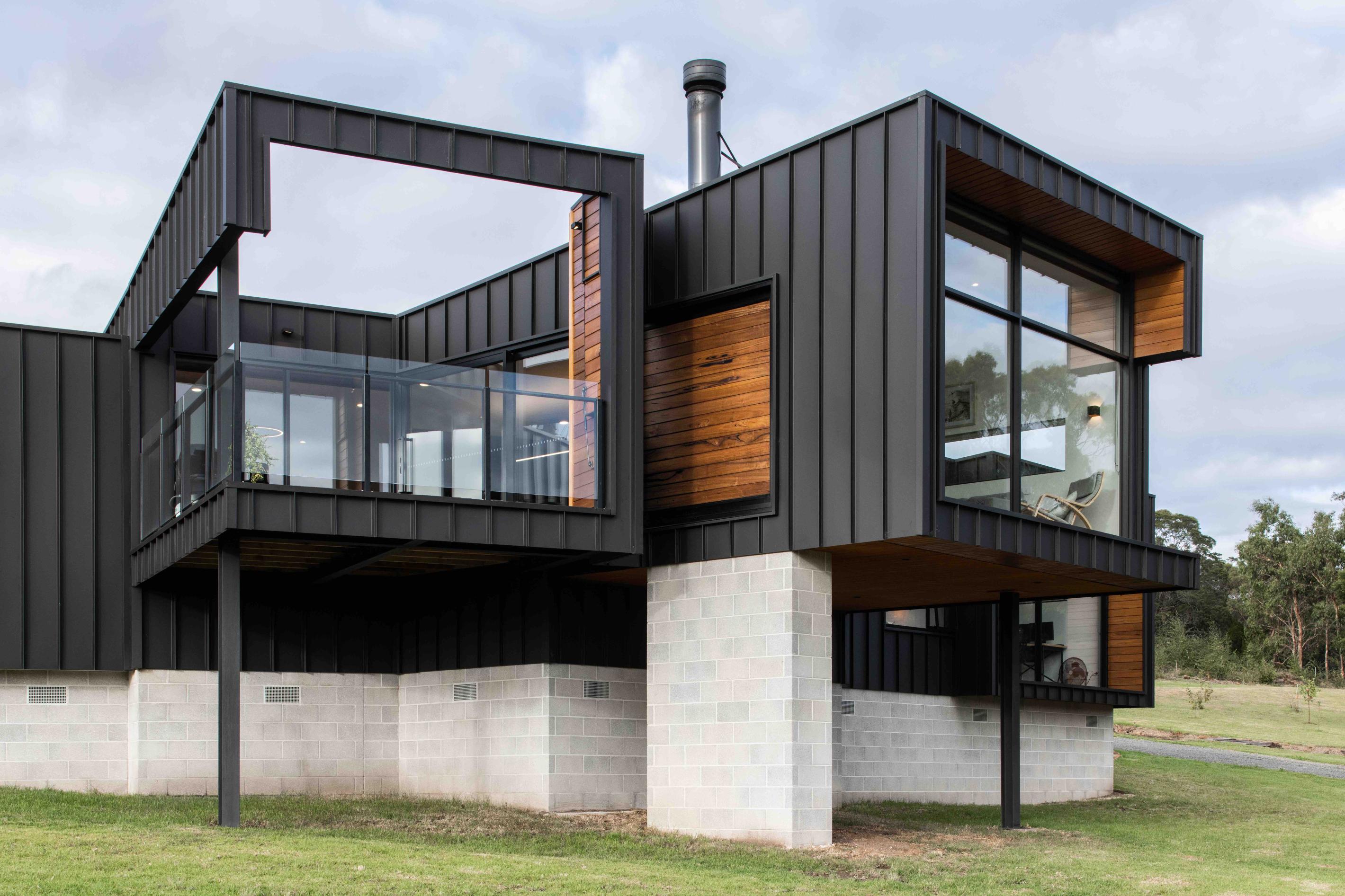 Jetty House' by Edwards + Simpson Architects. Cladding made from COLORBOND® steel in the colour Monument® Matt 