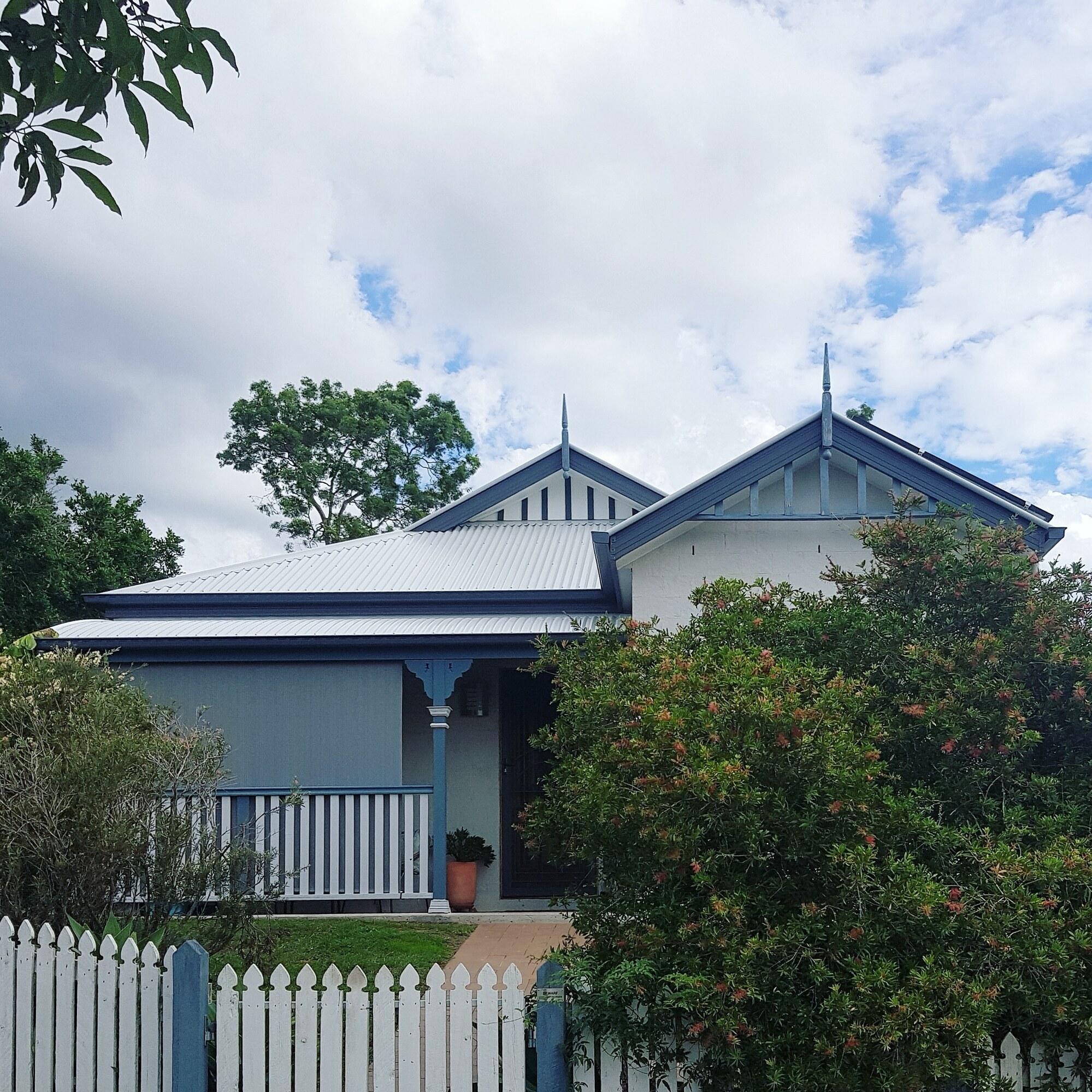 Carolyn from Springfield Central, QLD loves COLORBOND® steel. Roofing, Guttering & Fascia, Garage Doors, Fencing made from COLORBOND® steel in the colours Ironstone®, Shale Grey®