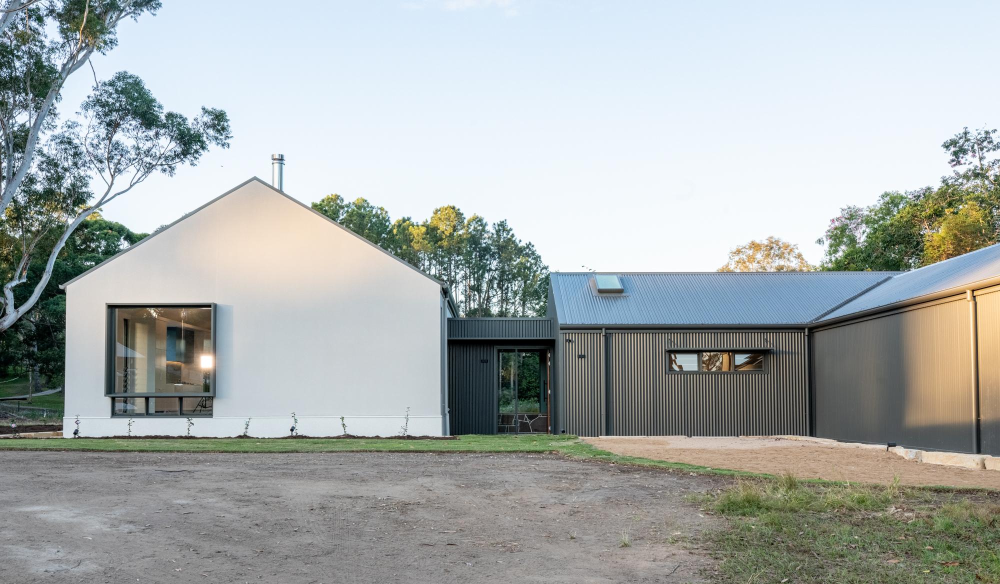Dominic from Glenview, QLD loves COLORBOND® steel. Roofing, Guttering & Fascia, Garage Doors, Walling made from COLORBOND® steel in colour Woodland Grey® and Monument® Matt