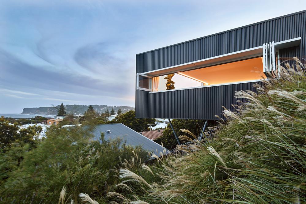 North Avoca Studio, cladding made from COLORBOND® Ultra steel in LYSAGHT SPANDEK® profile, in the colour Monument®. Matt Thitchener Architect